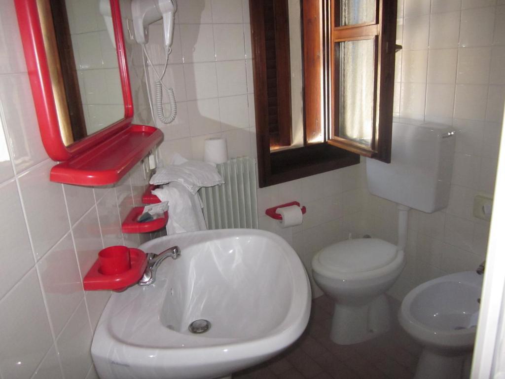 Albergo Leon Bianco Moggio Udinese ห้อง รูปภาพ