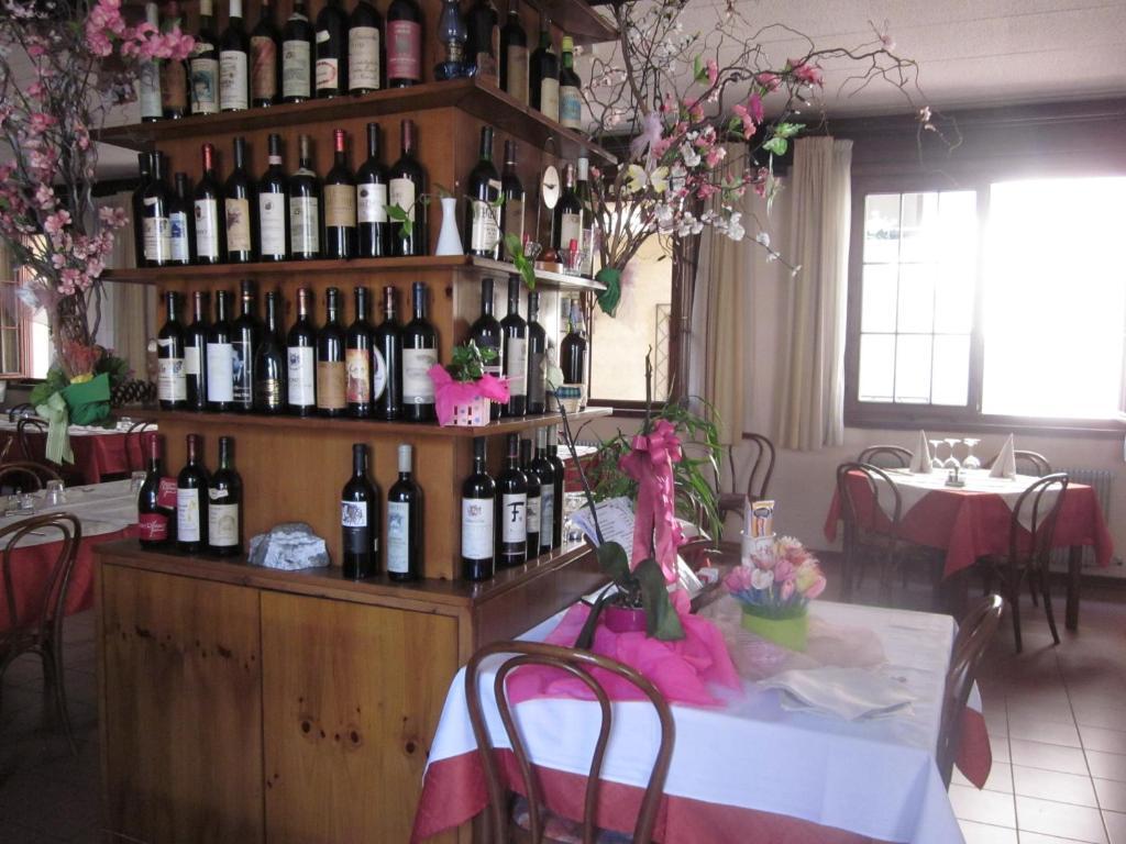 Albergo Leon Bianco Moggio Udinese ภายนอก รูปภาพ